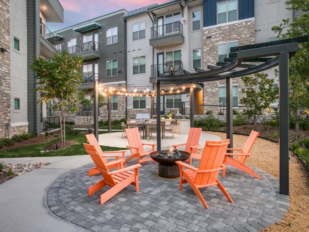 Outdoor fire pit and patio